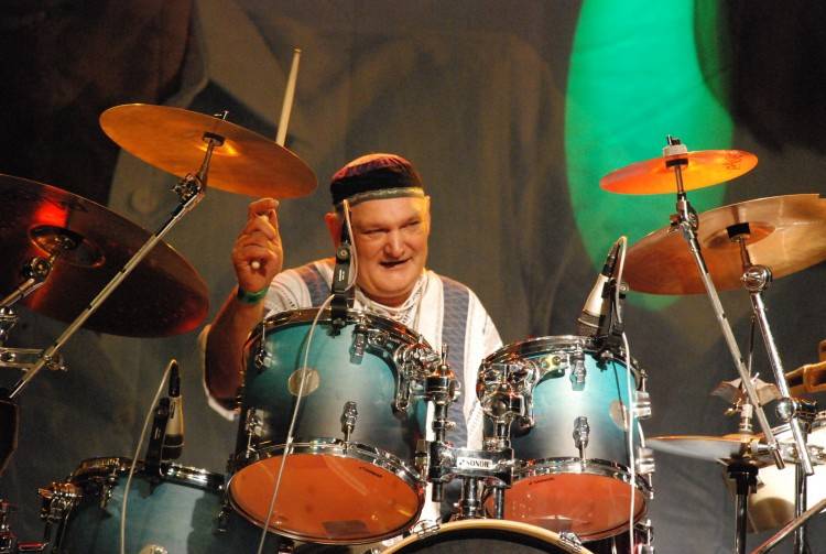 „Míg kezemet és lábamat mozgatni tudom, zenész leszek”