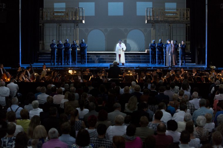 Vígopera kamionról