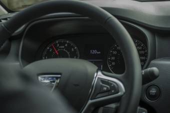 Dacia Dusterekkel spórol a kormány – tizedére csökkentek az autóbérlési költségek