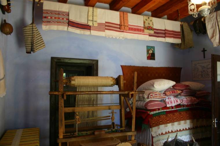 A gyimesközéploki tudás háza