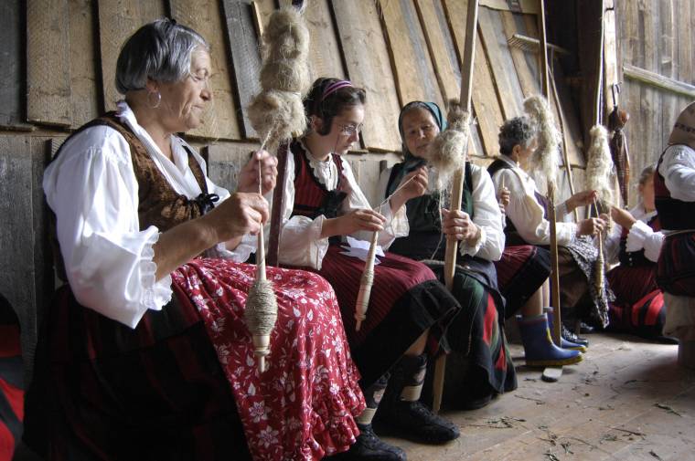 Kendertáborba várják a leányokat Csíkszentdomokoson