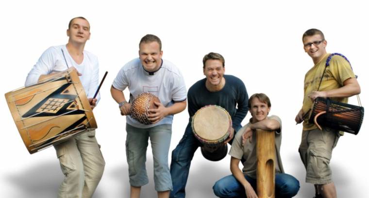 Világutazás több száz hangszerrel