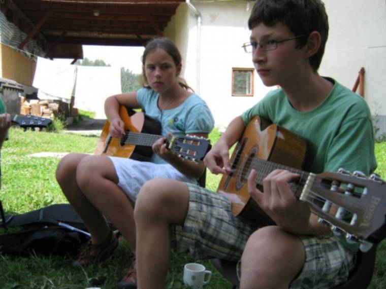 Gitárszó és dobpergés Zsögödfürdőn