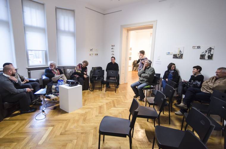 A papírszobrász és a betűszedő művész