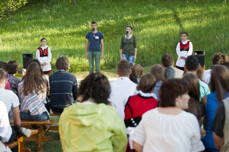 Költeményekre hangolódnak Csíkcsomortánban