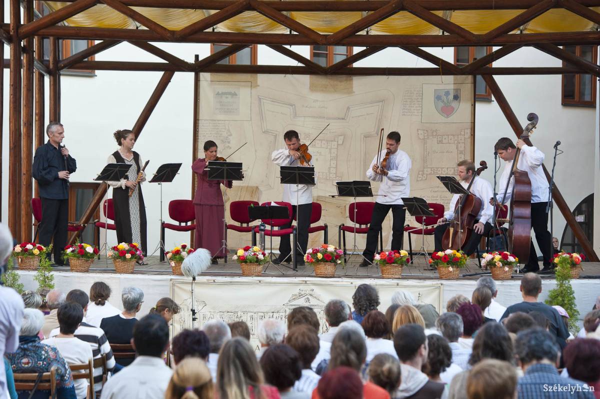 A Codex régizene együttes közreműködésével tartják a megemlékezést. Archív &bullet;  Fotó: Kristó Róbert