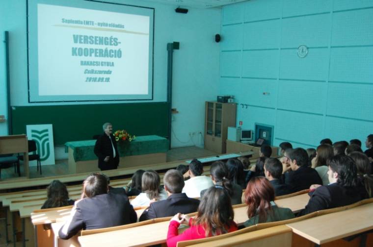 Együttműködik a Kodolányi-főiskola a Sapientiával