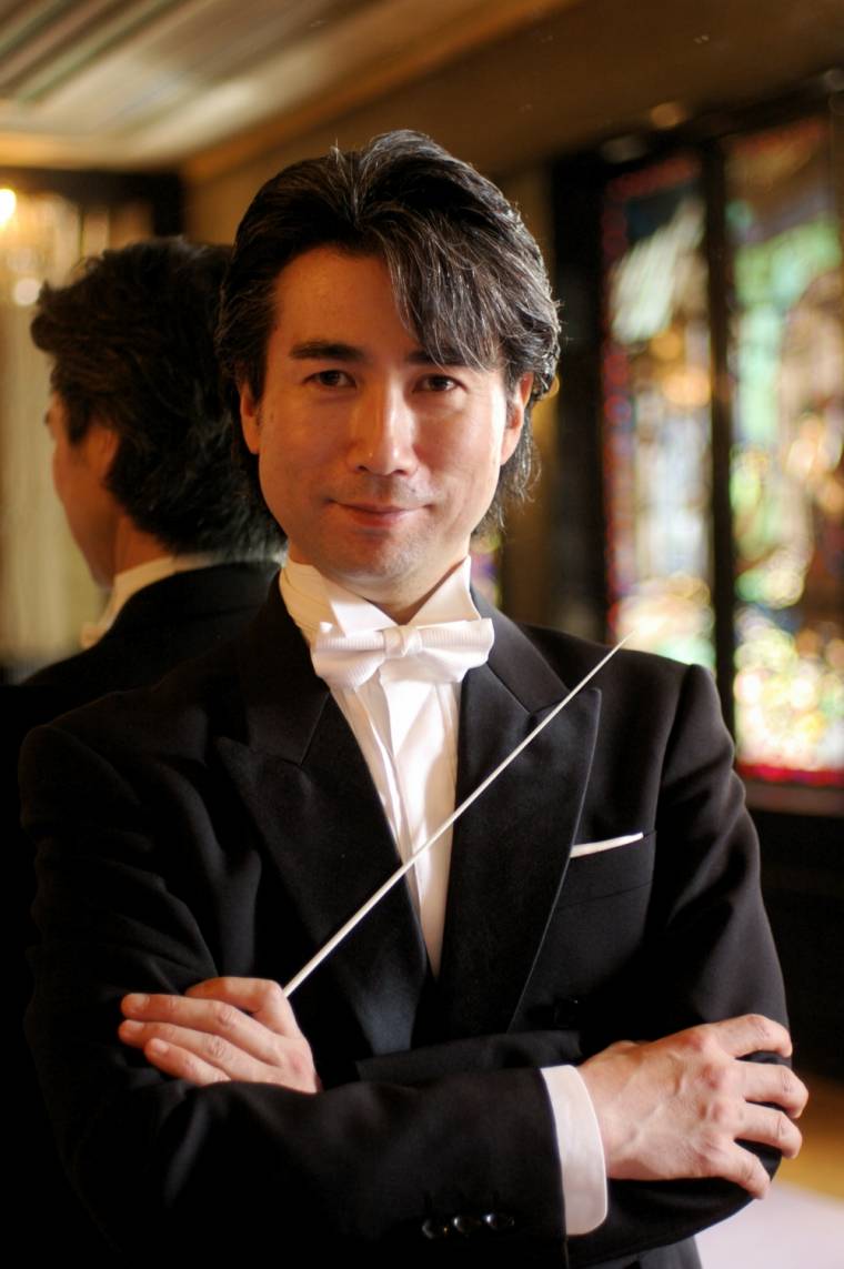 Shinya Ozakival hangversenyezik a Csíki Kamarazenekar
