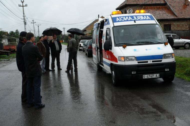 Adományként kapott mentőautót Csíkszentmihály