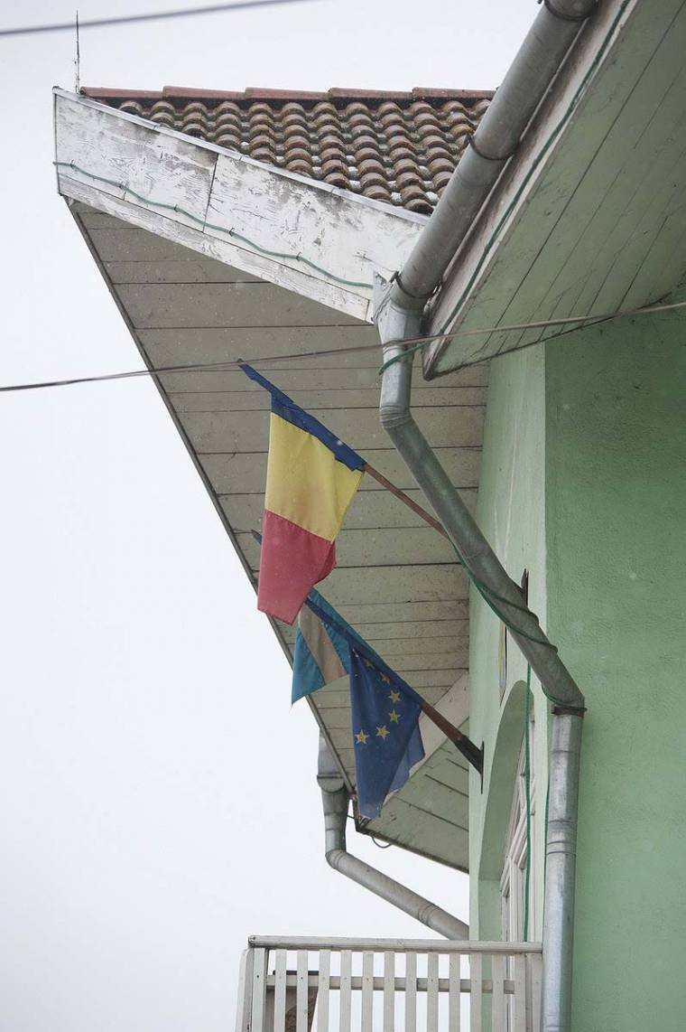 Címeres zászló lesz Madarason