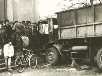 Húsz év múltán tisztázni kell a kilencvenes pogrom hátterét