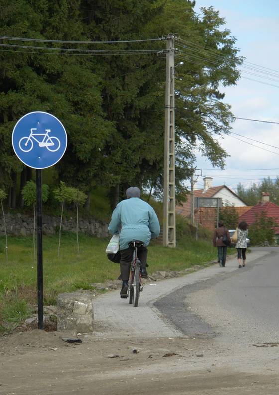 Felavatják az első vidéki kerékpárutat