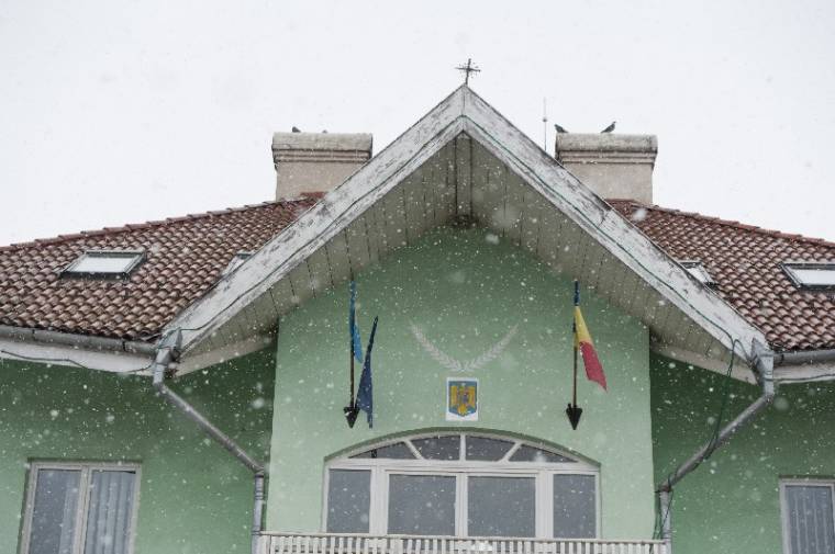 Címeres zászló váltja a régi lobogót