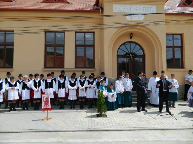 Községházat és székely kaput avattak Menaságon