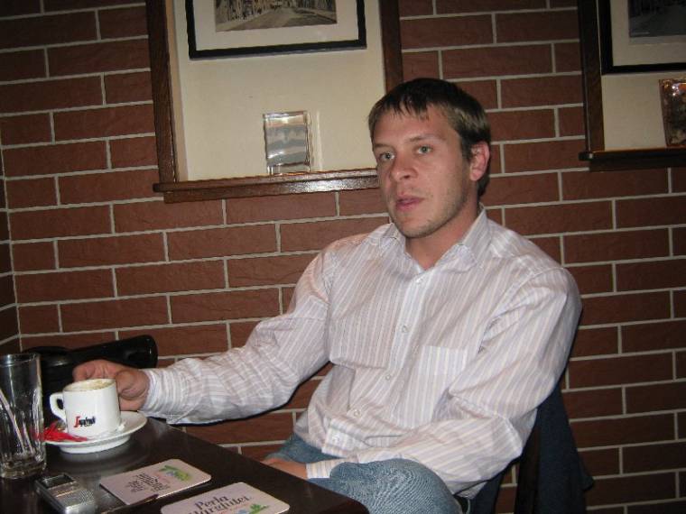 Még tart a csúszás a lejtőn