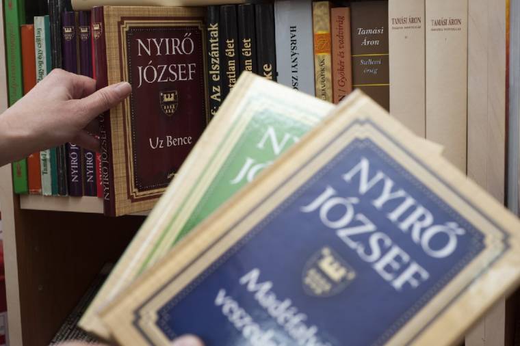 Veszik és viszik Nyírő könyveit