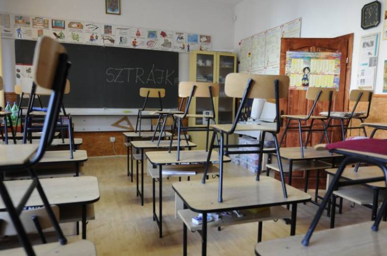Továbbra is elégedetlenek a tanügyiek, ismét lesz munkabeszüntetés