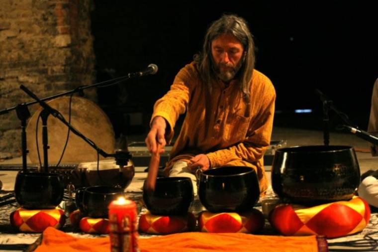 Gyógyítás zenével, szeretettel