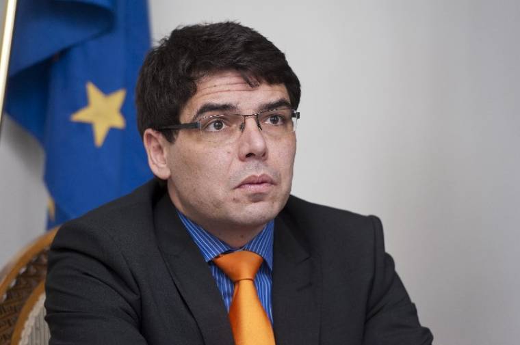 Kedvező hátszéllel működő honosítás