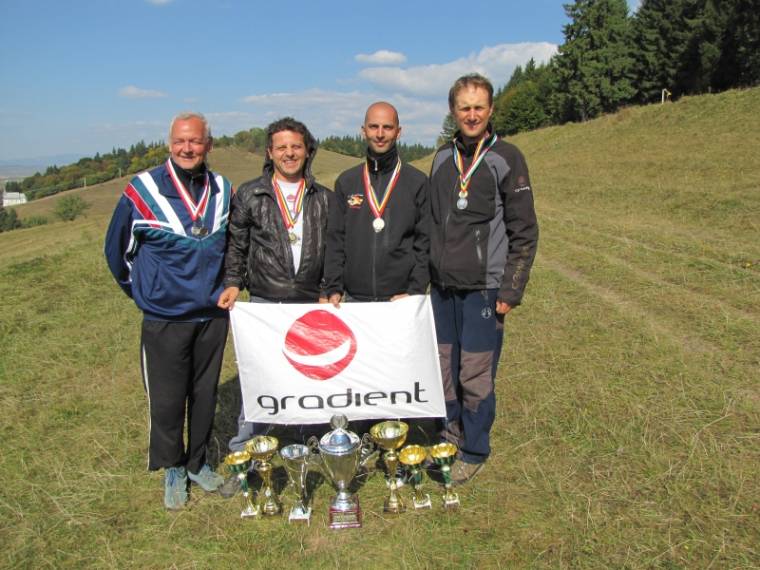 Siklóernyős bajnokságot tartottak Kozmáson