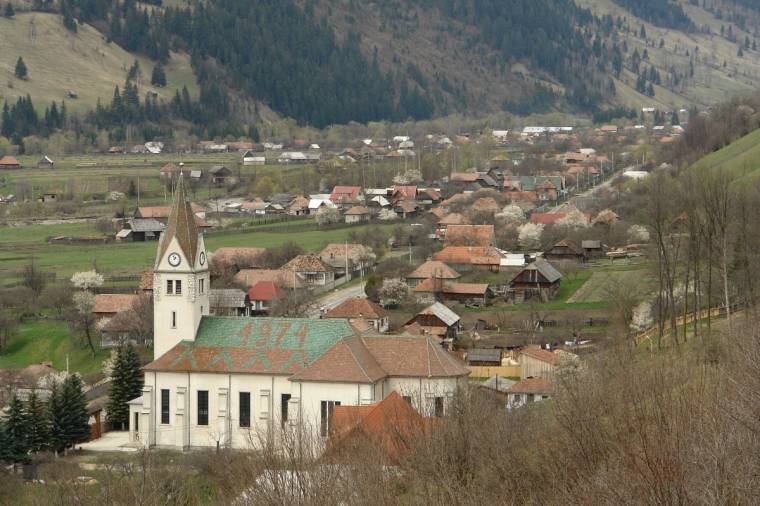 Lelkigyakorlat és templomáldás Gyimesben