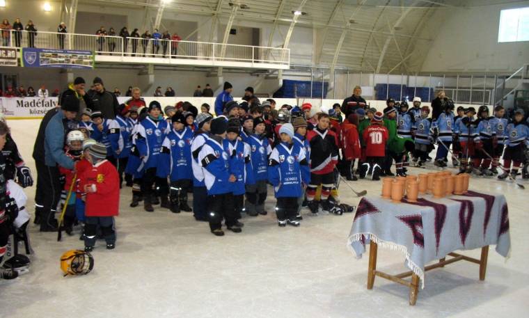 Nagyszabású gyermek hokitorna Karcfalván