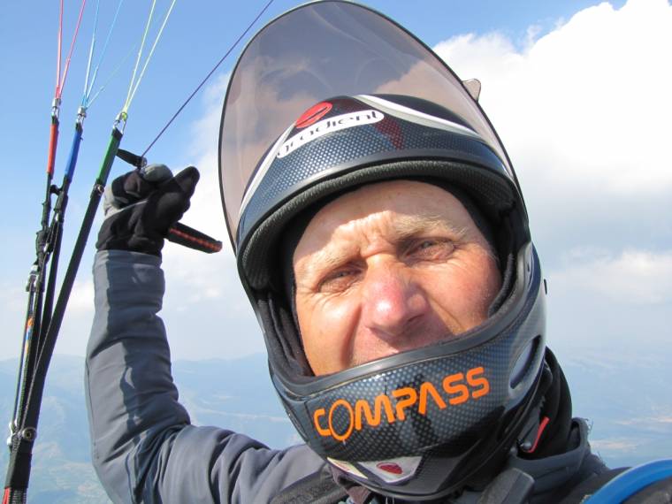 Csíki siklóernyős Bulgáriában