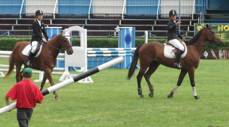 Csíki lovasok Homoródfürdőn és Piatra Neamţon