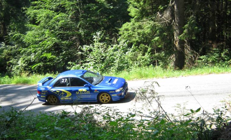 Látványos megmérettetésen bizonyítottak az autósok