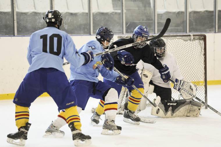 Elkezdődött az ifjúsági hokivébé