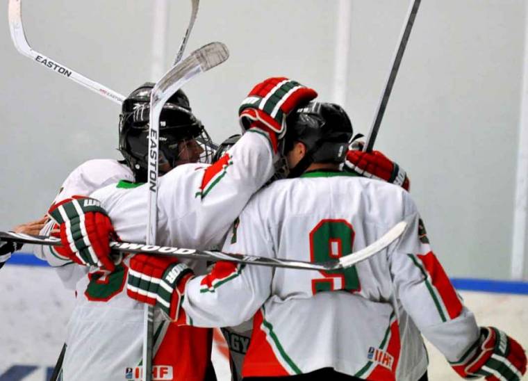 Magyarország nyerte a tallinni ifi hokivébét