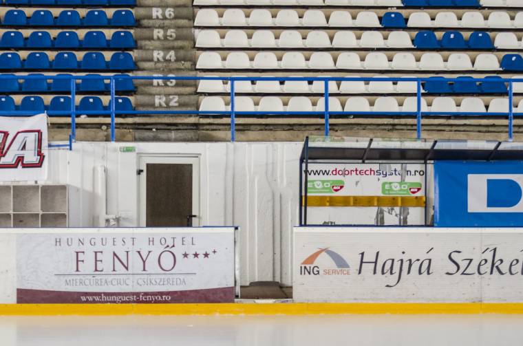 Megbüntették a HSC-t a bírók felé dobott hokibot miatt