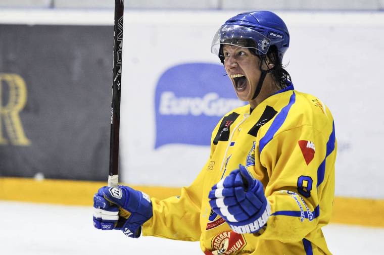 Román hoki: előny a Coronánál