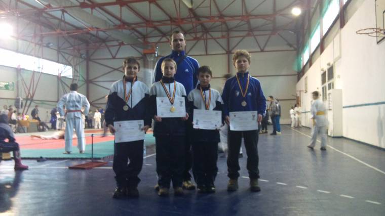 Aknavásáron cselgáncsoztak