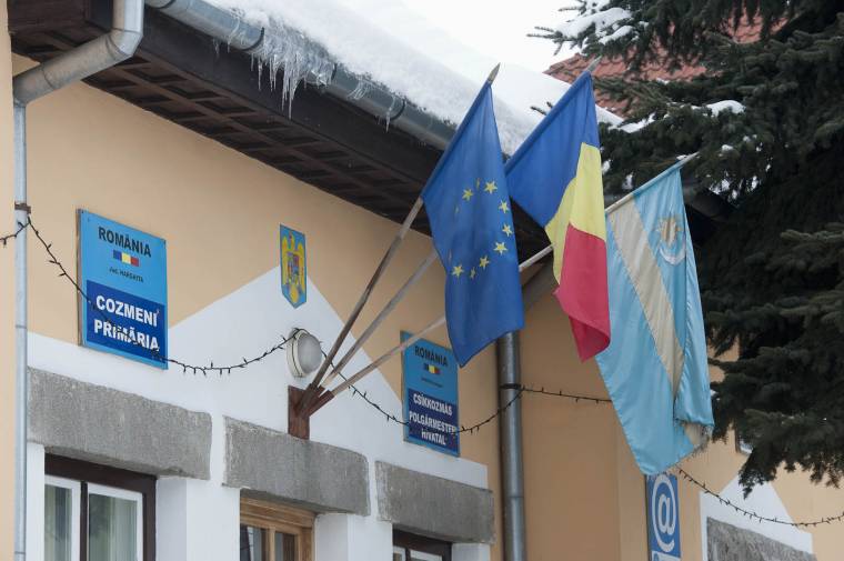 A székely zászló mellett döntöttek Csíkkozmáson