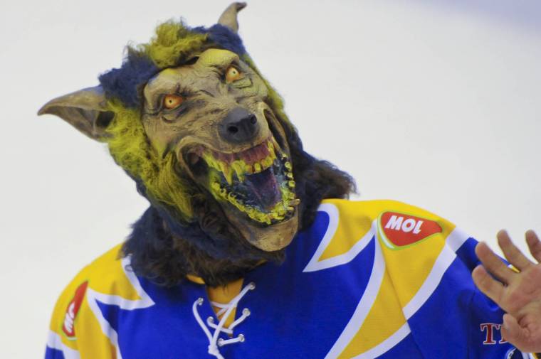 Meglepetésgyőzelmek a brassói hokitornán