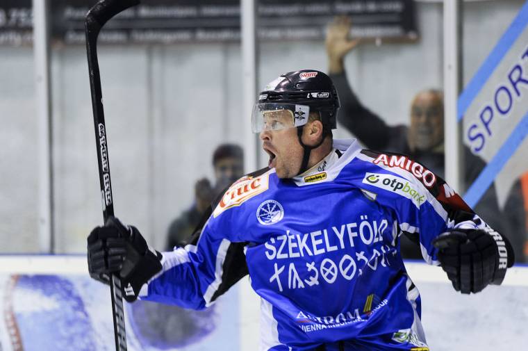 Novak Csíkszeredában marad