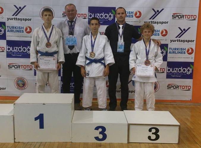 Cselgáncsarany Rodostóból