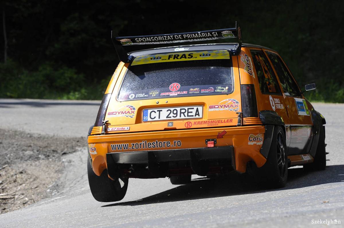 A helyszínen is meg lehet tekinteni a gyorsasági autóversenyt. Archív &bullet;  Fotó: Kristó Róbert