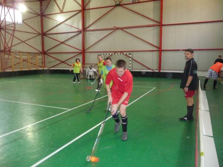 Szentkirályon floorballoztak a pedagógusok