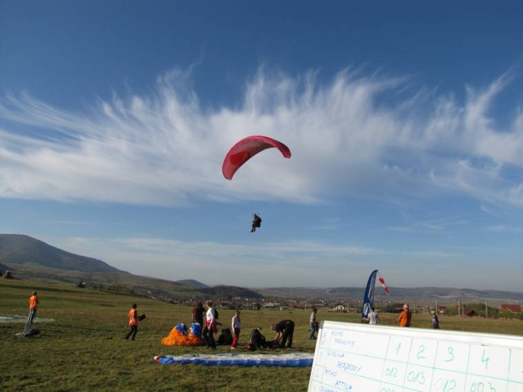 Sárig, a siklóernyősök bajnoka