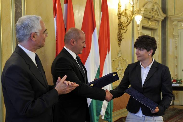 Elismerés Miklós Editnek