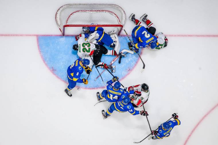 Magyar és román vereség a hokivébén