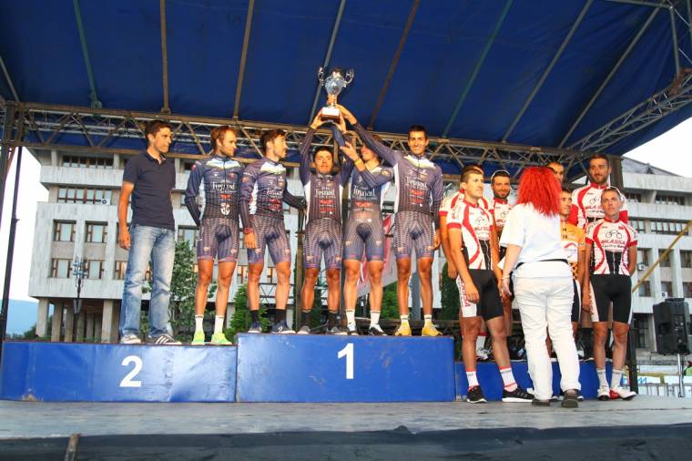 Anaya nyerte a zárószakaszt, Kojcsev a körversenyt