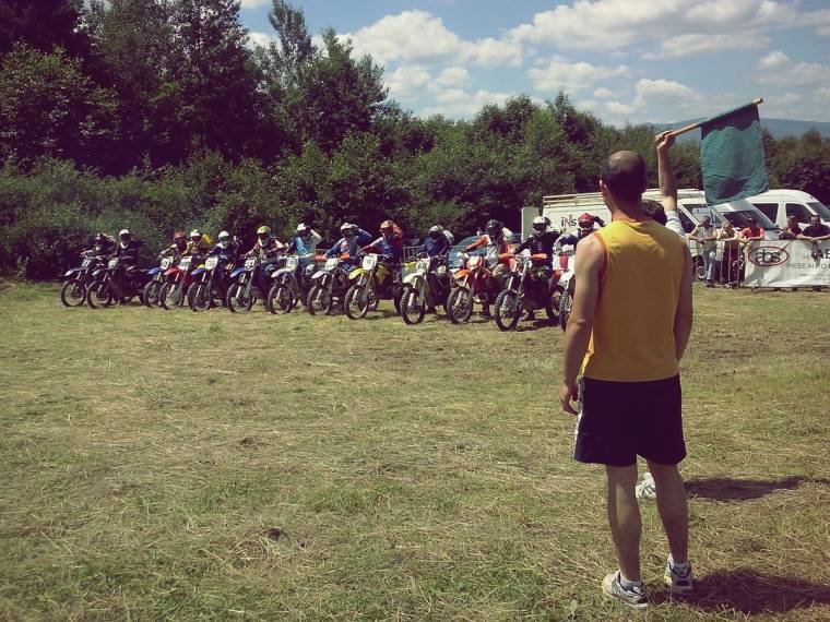 Két és négy keréken versenyeztek