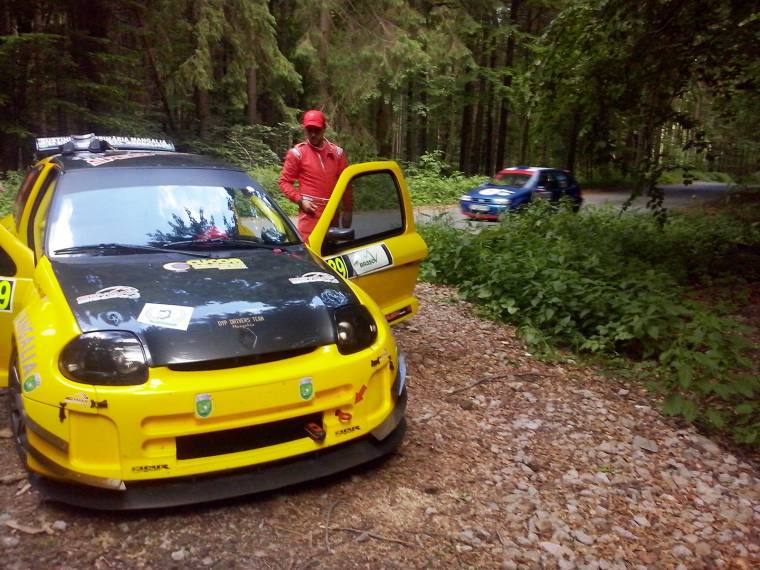 Versenyautóktól hangos szerpentin