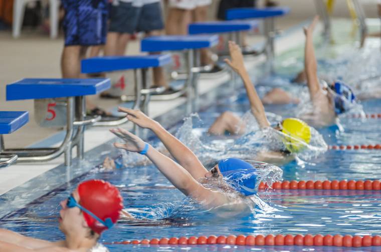 Úszóverseny volt Csíkszeredában