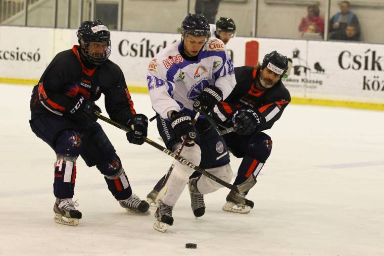 Döntőbe juthat a HSC és a Corona