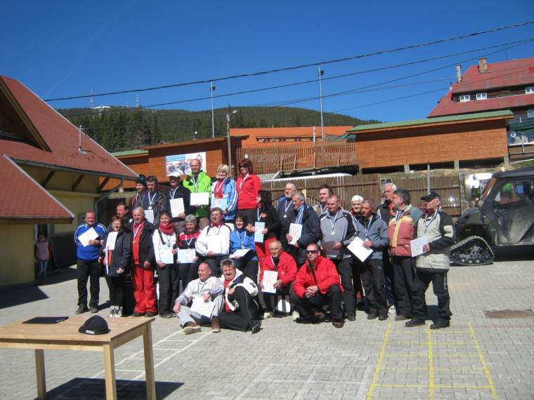 Családi és veterán síverseny Hargitafürdőn