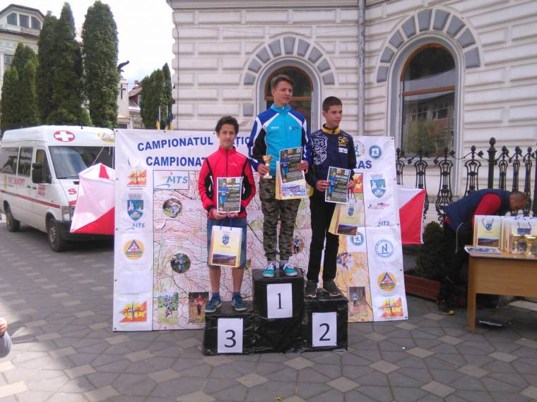 Dornavátrán tájékozódtak